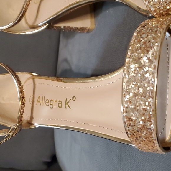 Beautiful size 9 ,NEW sandals. Allegra K, gold sparkle - Picture 5 of 5